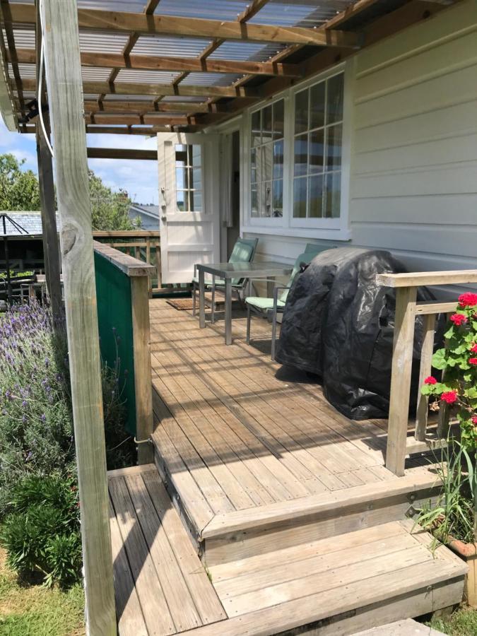 Tui Cottage Te Arai Екстериор снимка